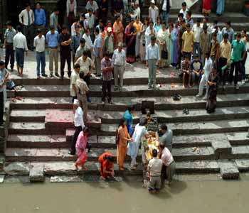 DSCF0085. Nepal, Pashupatinath, Leichenbestattungsritual